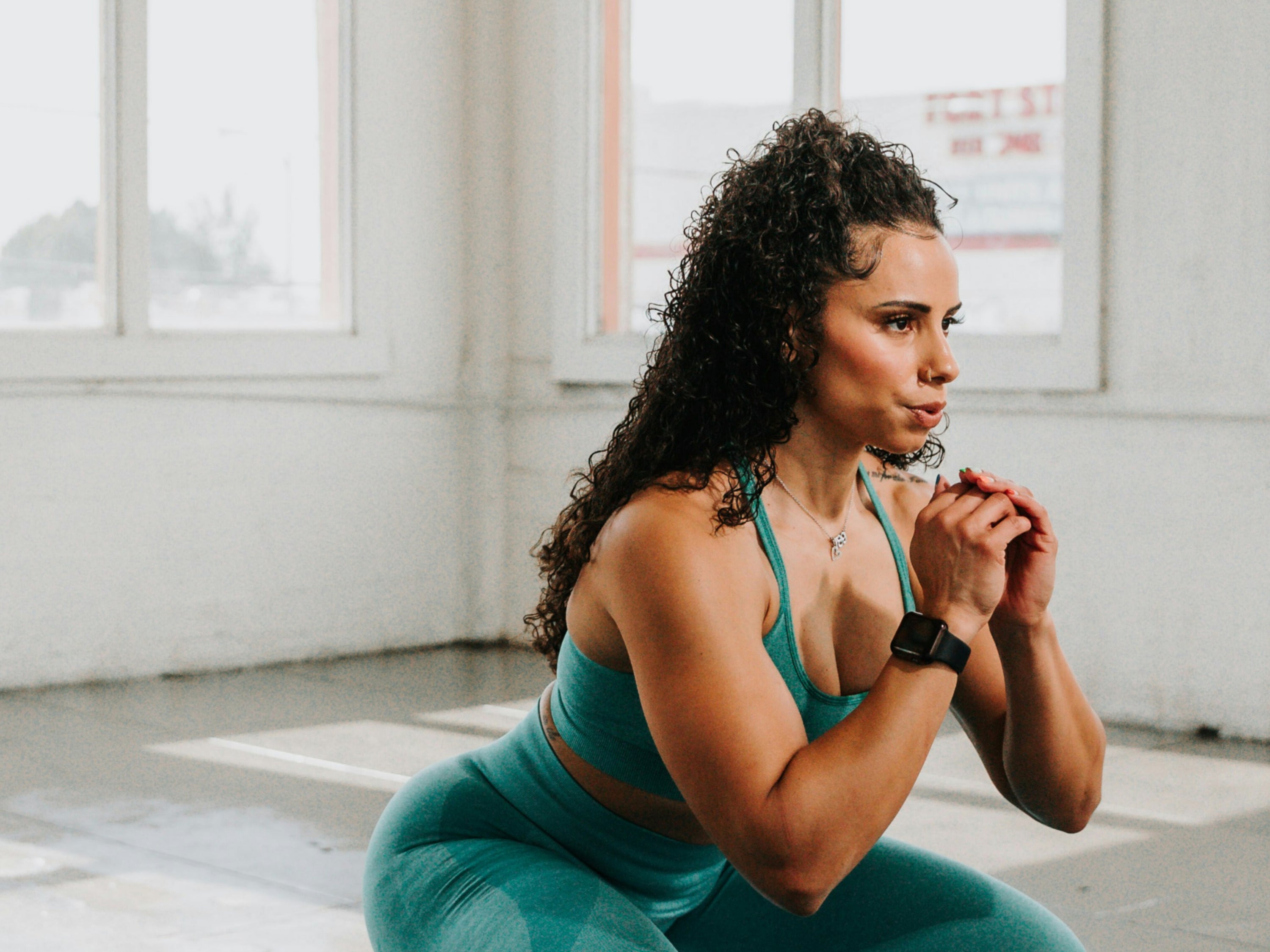 Mastering Sweat-Proof Style: Effortless Gym & Workout Hairstyles