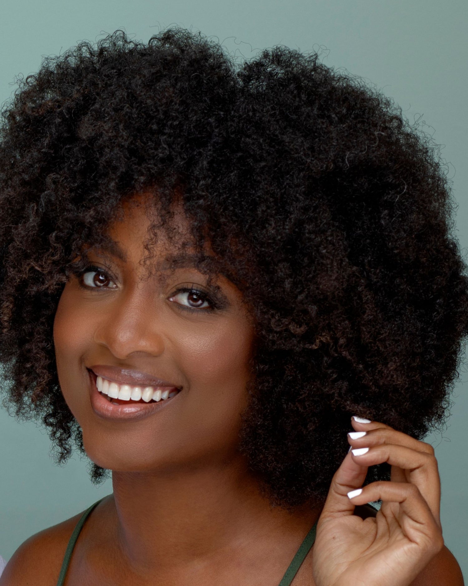 Best Ways To Detangle Curls: Brush, Comb, Or Fingers?